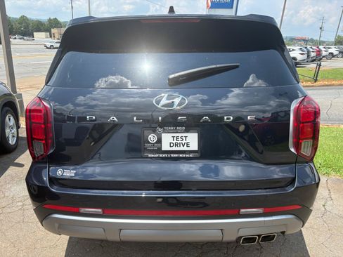 Used 2023 Hyundai Palisade Limited FWD image 7