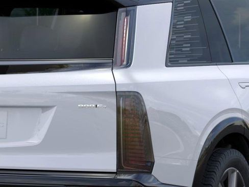 New 2026 Cadillac Vistiq Sport w/ LPO, Floor Liner Package AWD/4WD image 11