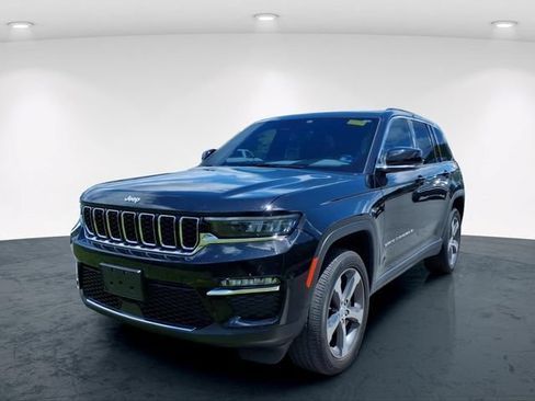 Used 2024 Jeep Grand Cherokee Limited AWD/4WD image 3