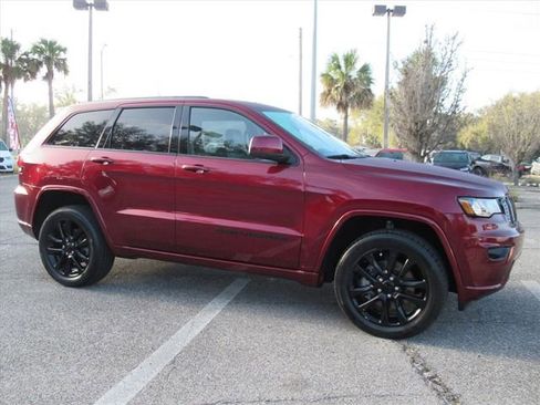 Used 2021 Jeep Grand Cherokee Laredo X image 2
