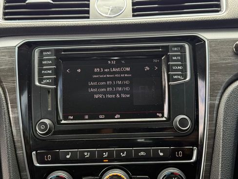 Used 2017 Volkswagen Passat 1.8T SE FWD image 22