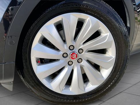 Used 2018 Jaguar E-PACE SE image 20