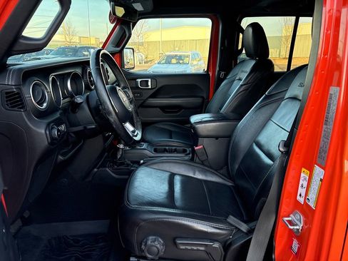 Used 2018 Jeep Wrangler Unlimited Sahara image 15