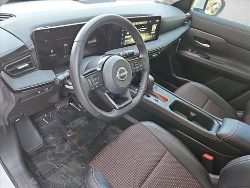 Certified 2025 Nissan Kicks SR FWD image 12