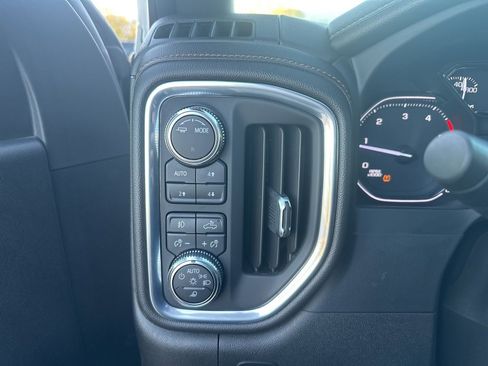 Used 2022 GMC Sierra 2500 AT4 image 11