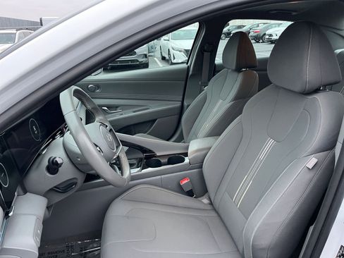 Used 2025 Hyundai Elantra SEL image 35