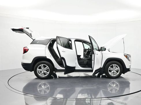 Used 2024 GMC Terrain SLE FWD image 47