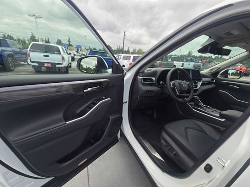 New 2026 Toyota Highlander Platinum AWD/4WD image 20