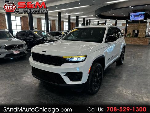 Used 2024 Jeep Grand Cherokee Altitude image 1