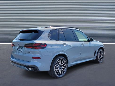 New 2026 BMW X5 xDrive40i w/ M Sport Package AWD/4WD image 3