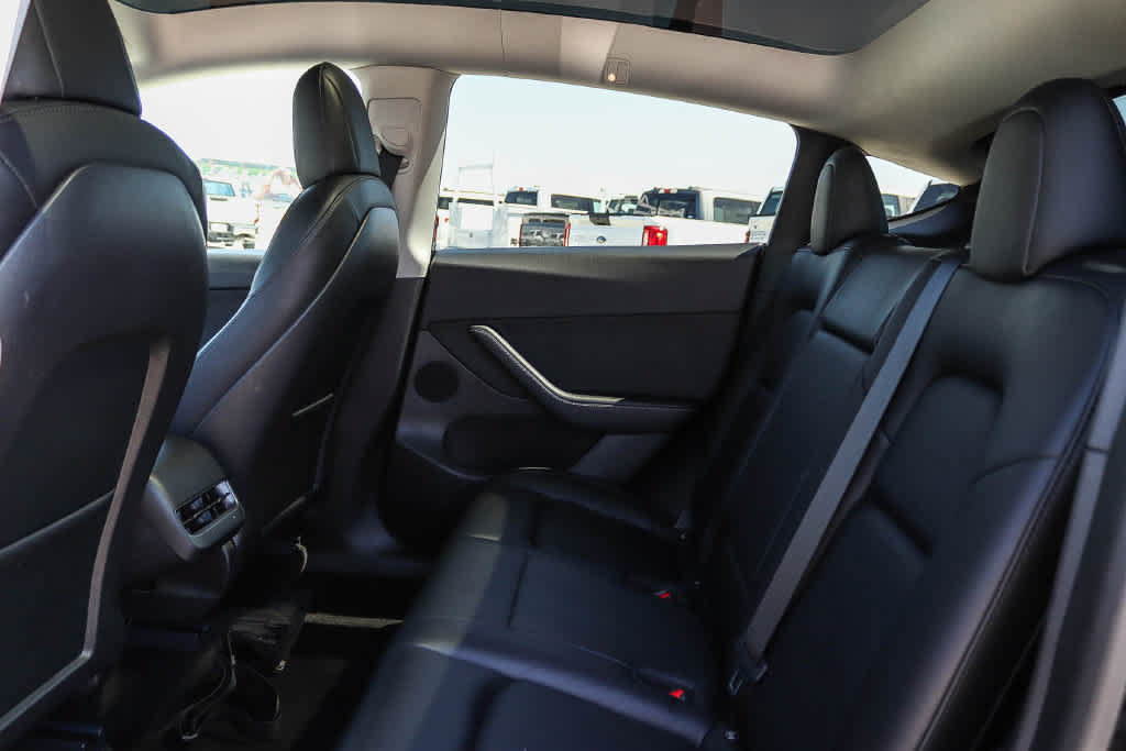 Used 2022 Tesla Model Y Performance AWD/4WD image 17