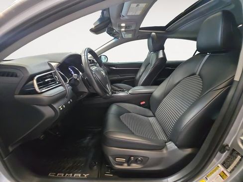 Used 2020 Toyota Camry SE FWD image 11
