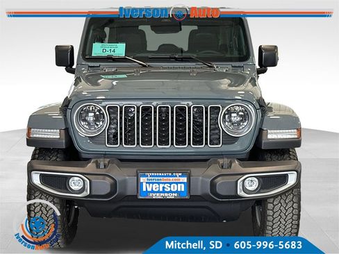Used 2026 Jeep Wrangler Unlimited Sahara AWD/4WD image 3