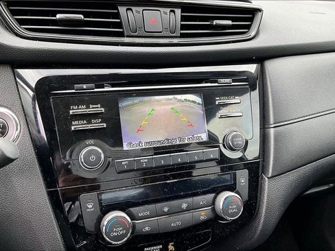 Used 2017 Nissan Rogue SV AWD/4WD image 20