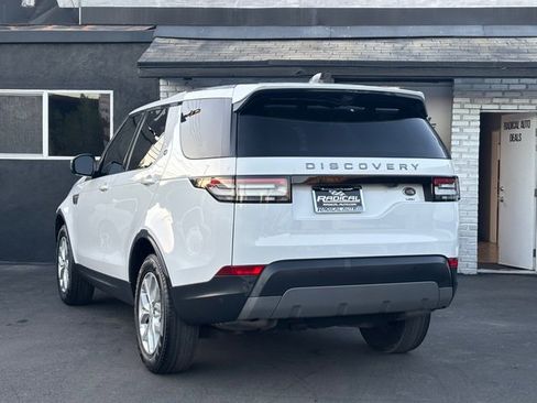 Used 2017 Land Rover Discovery SE image 16