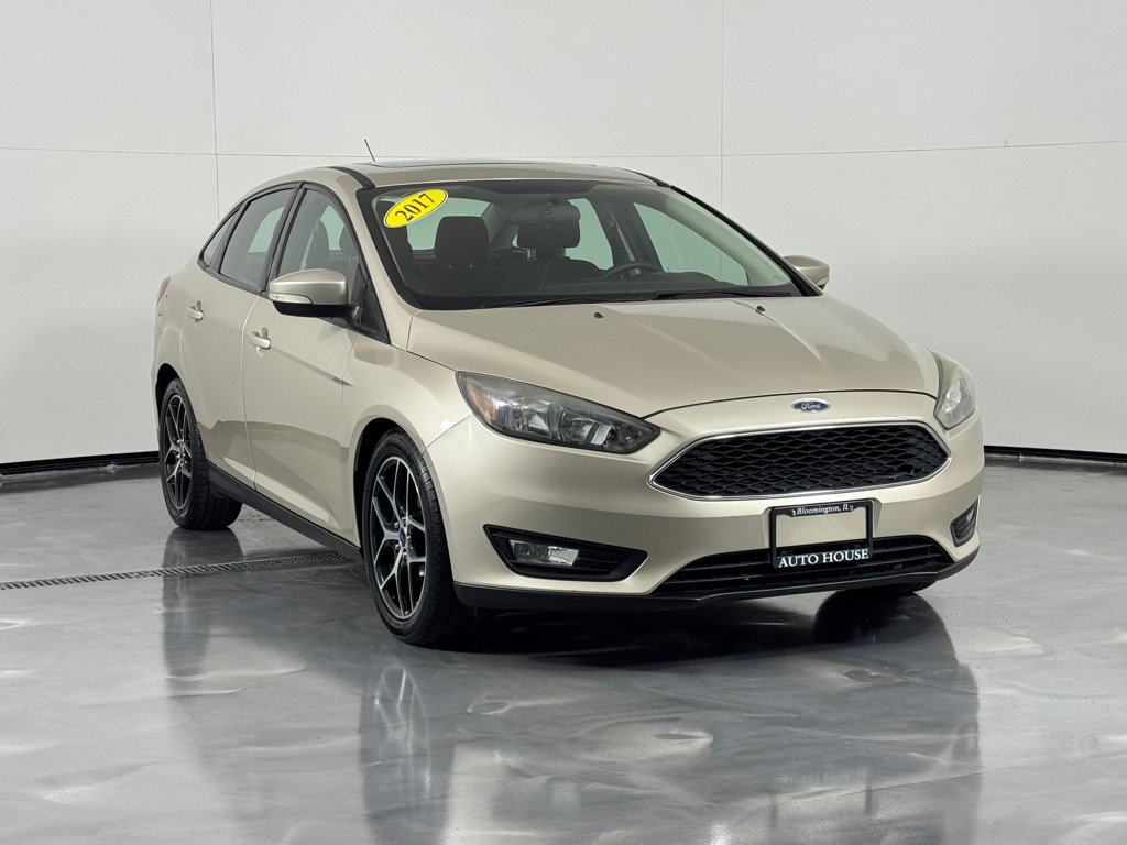 Used 2017 Ford Focus SEL w/ Cold Weather Package FWD image 3