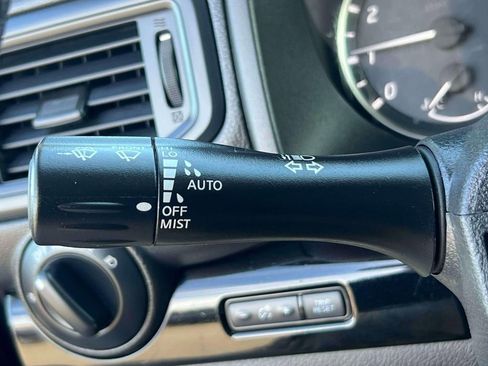 Used 2024 Nissan Titan SV w/ SV Convenience Package image 24