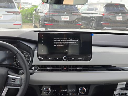 New 2026 Mitsubishi Outlander SE FWD image 16