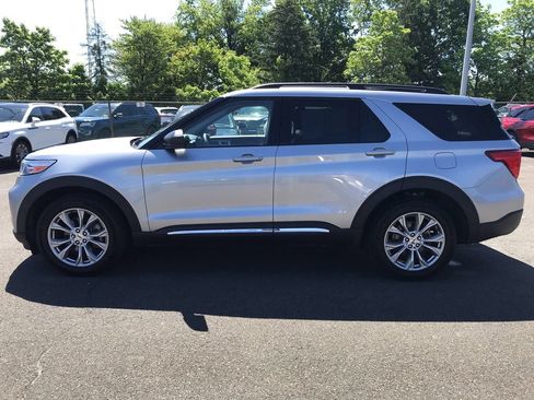 Used 2024 Ford Explorer XLT w/ Equipment Group 202A AWD/4WD image 2