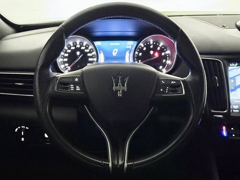 Used 2020 Maserati Levante AWD/4WD image 31