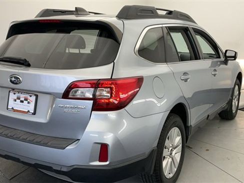 Used 2017 Subaru Outback 2.5i Premium image 12