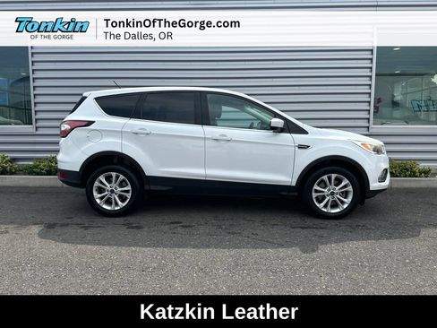 Used 2017 Ford Escape SE AWD/4WD image 2