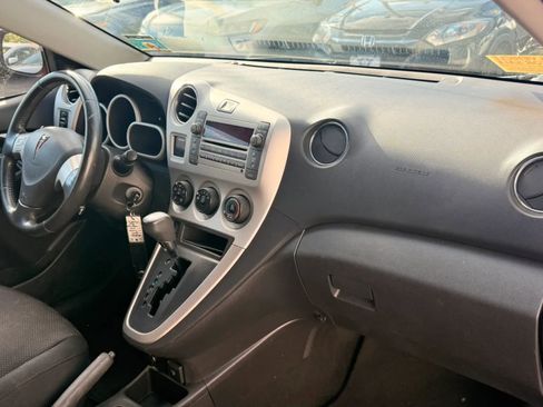 Used 2009 Pontiac Vibe AWD w/ Sun And Sound Package image 16