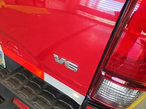 Used 2018 Toyota Tacoma SR w/ SR Convenience Package image 8