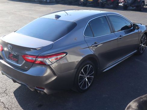 Used 2019 Toyota Camry SE w/ Carpet Mat Package image 13