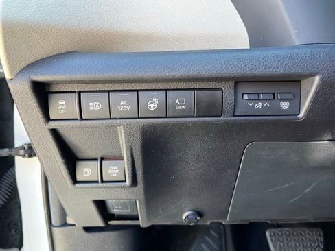 Used 2024 Toyota Sienna Platinum image 22