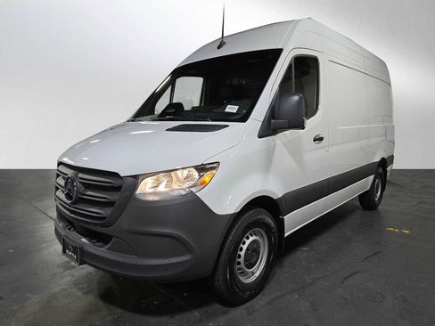 Used 2025 Mercedes-Benz Sprinter 2500 image 7