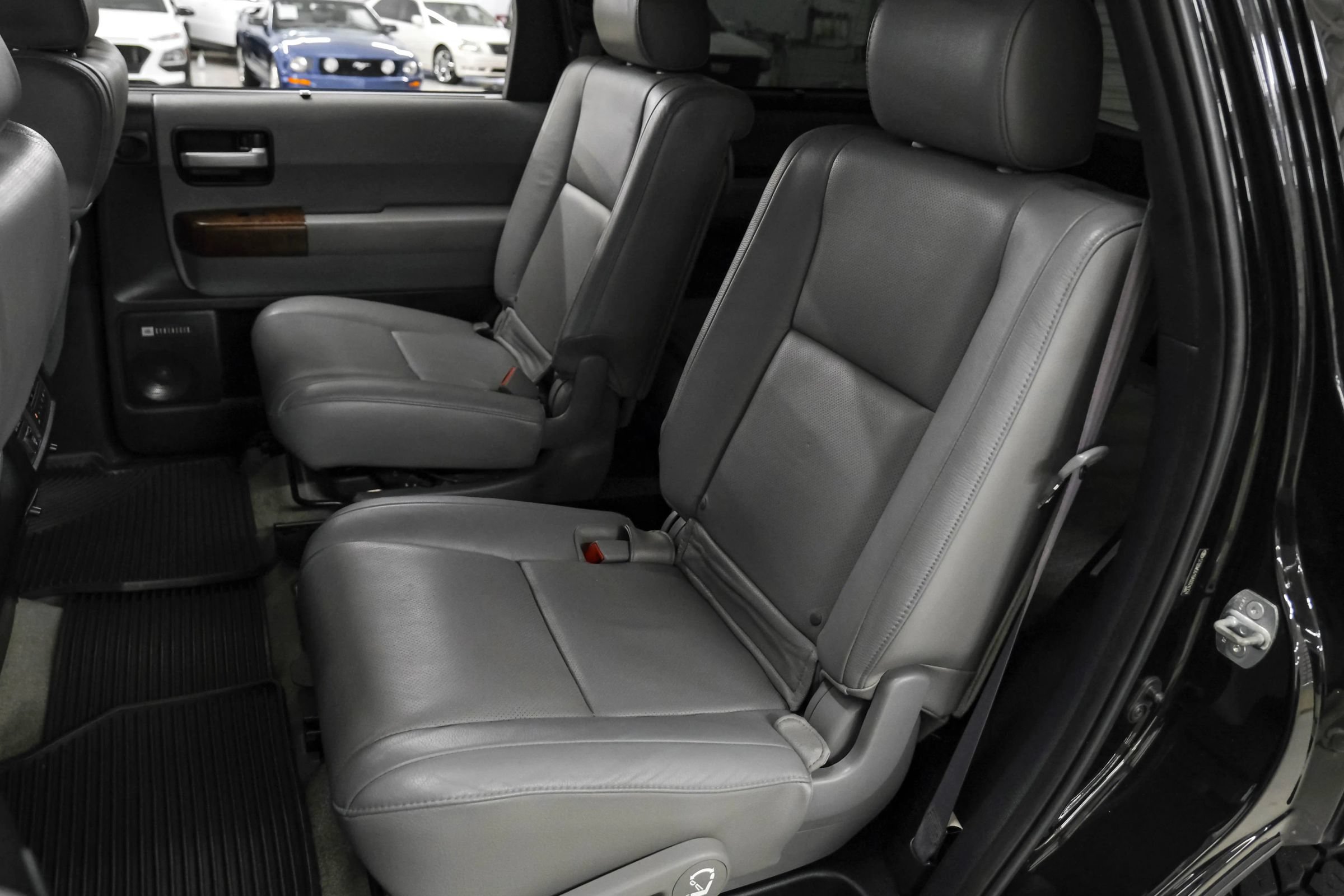 Used 2010 Toyota Sequoia Platinum AWD/4WD image 27