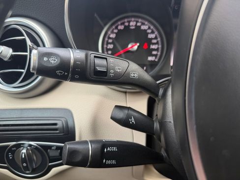 Used 2018 Mercedes-Benz GLC 300 4MATIC image 18