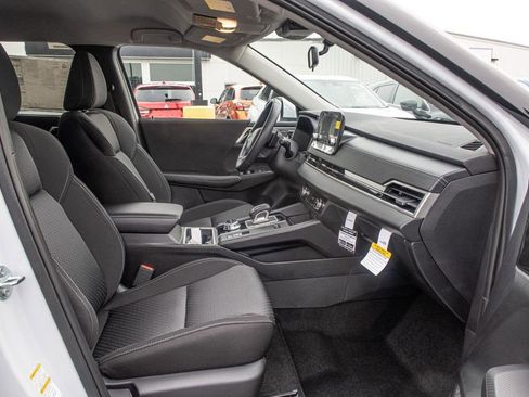 New 2025 Mitsubishi Outlander ES image 19
