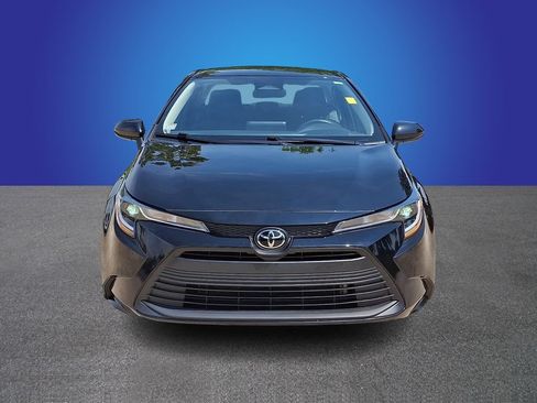 Used 2025 Toyota Corolla LE FWD image 2