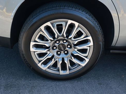 Used 2023 GMC Yukon Denali Ultimate AWD/4WD image 9