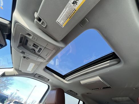 Used 2020 Chevrolet Suburban Premier w/ Premier Plus Edition image 19