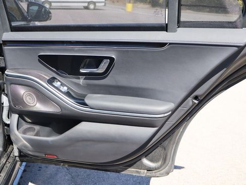 Used 2022 Mercedes-Benz S 500 4MATIC w/ AMG Line Package image 16