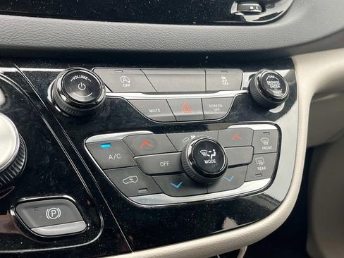 Used 2023 Chrysler Voyager LX FWD image 34