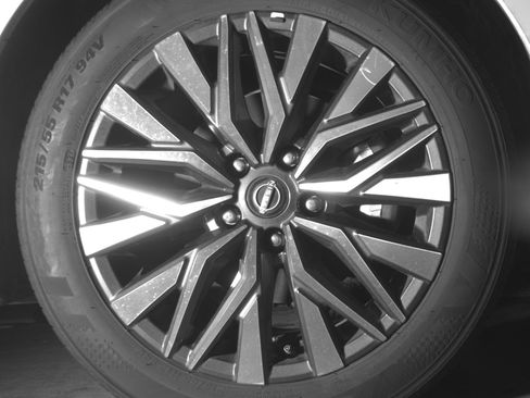 Used 2025 Nissan Altima 2.5 SV FWD image 13