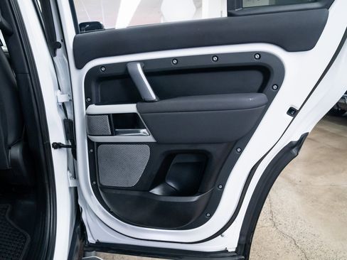 Used 2023 Land Rover Defender 130 X-Dynamic SE image 22