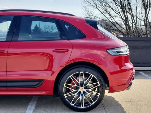 New 2026 Porsche Macan GTS image 4