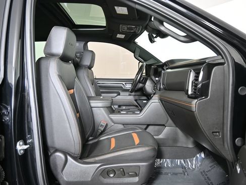 Used 2024 GMC Sierra 2500 AT4 w/ AT4 Premium Plus Package AWD/4WD image 14