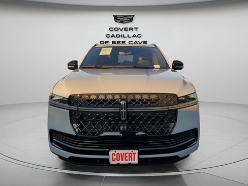 Used 2025 Lincoln Navigator L Reserve w/ Jet Appearance Package image 2