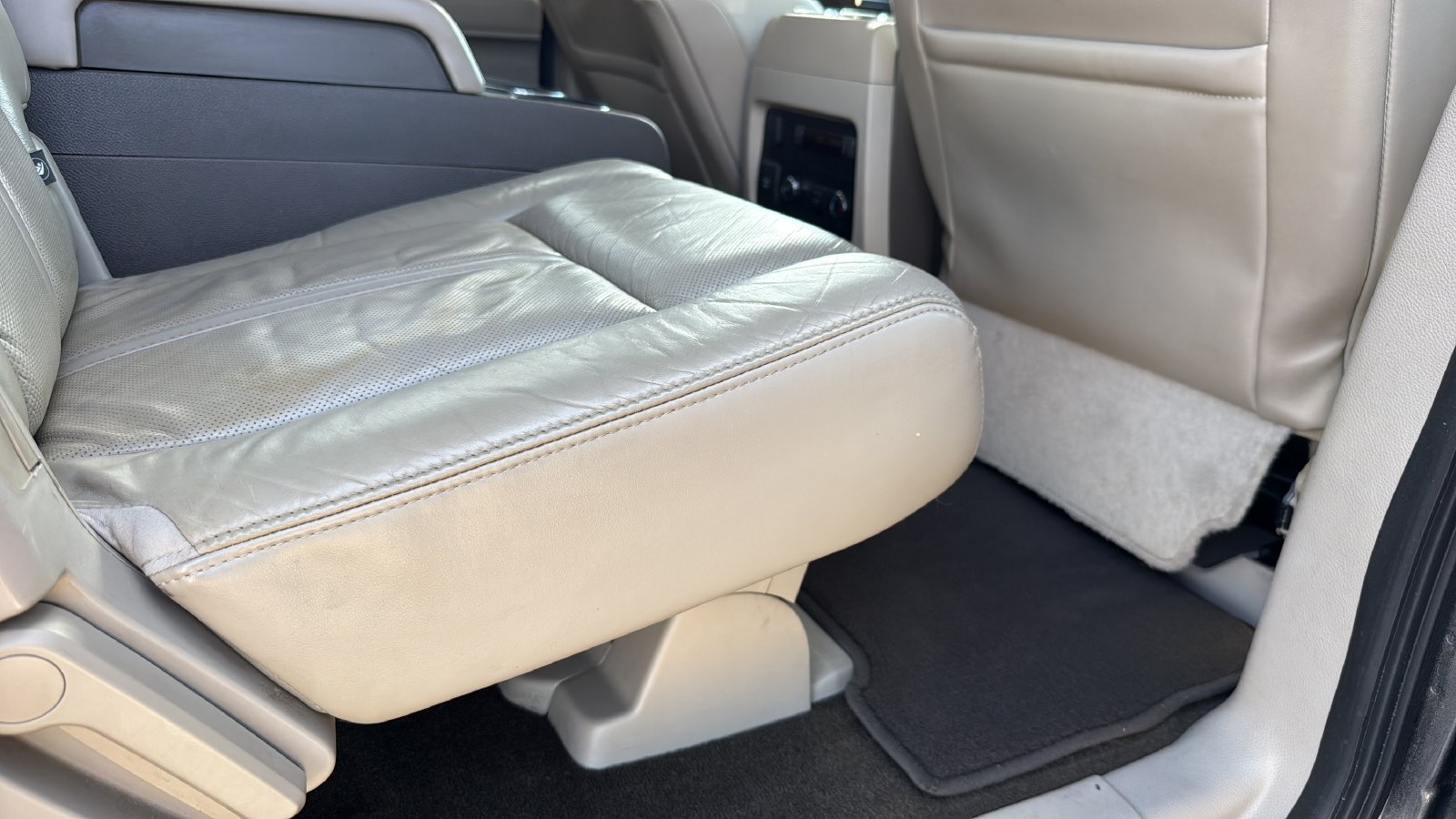 Used 2015 Lincoln Navigator L 2WD image 26
