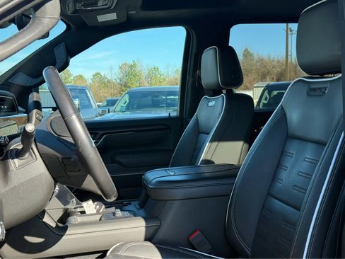 Used 2024 GMC Sierra 2500 AT4X image 11