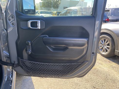 Used 2020 Jeep Wrangler Sport image 22