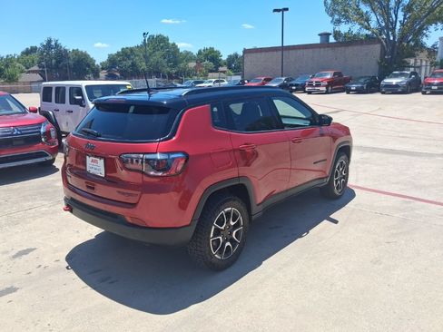 Used 2025 Jeep Compass Trailhawk AWD/4WD image 7