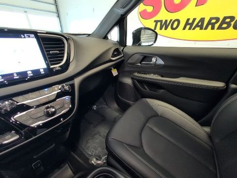 New 2026 Chrysler Voyager LX FWD image 25