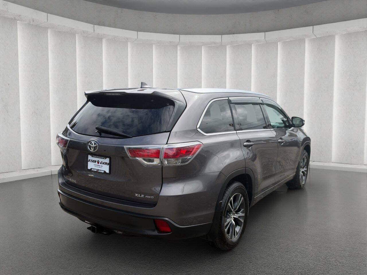 Used 2016 Toyota Highlander XLE AWD/4WD image 5